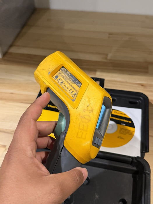 FLUKE 568 IR THERMOMETER WITH CASE TESTED