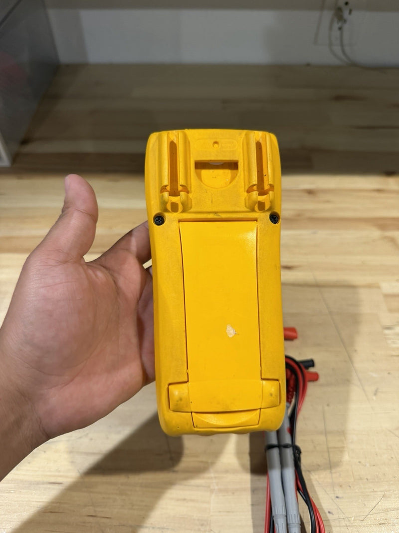 FLUKE 179 MULTIMETER W/ LEADS & CLIPS (SHIPS FAST)