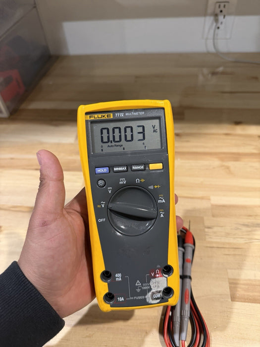 FLUKE 77-IV MULTIMETER W / LEAD SET & CLIPS - SHIPS FAST (TESTED)