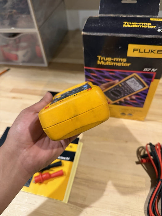FLUKE 87 IV TRUE RMS MULTIMETER W/ LEADS & CLIPS (TESTED) SHIPS FAST