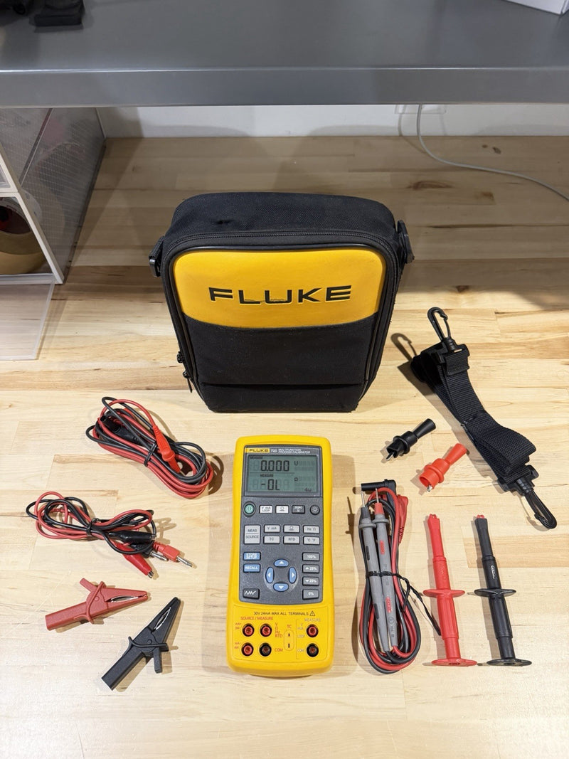 FLUKE 725 MULTIFUNCTION PROCESS CALIBRATOR WITH BAGLEADS & CLIPS