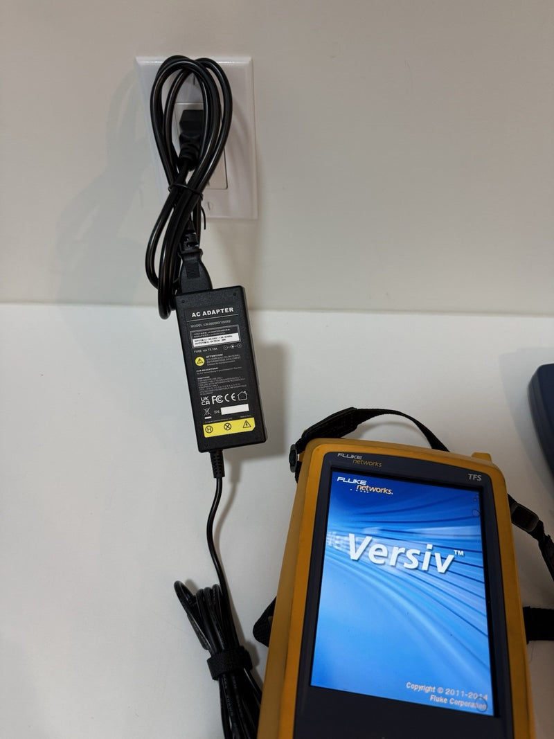 FLUKE NETWORKS VERSIV OTDR KIT WITH QUAD OTDR MODULE & ACCESSORIES