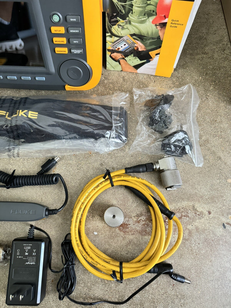FLUKE 810 VIBRATION TESTER WITH TACHOMETER & TRIAXIAL ACCELEROMETER & CASE