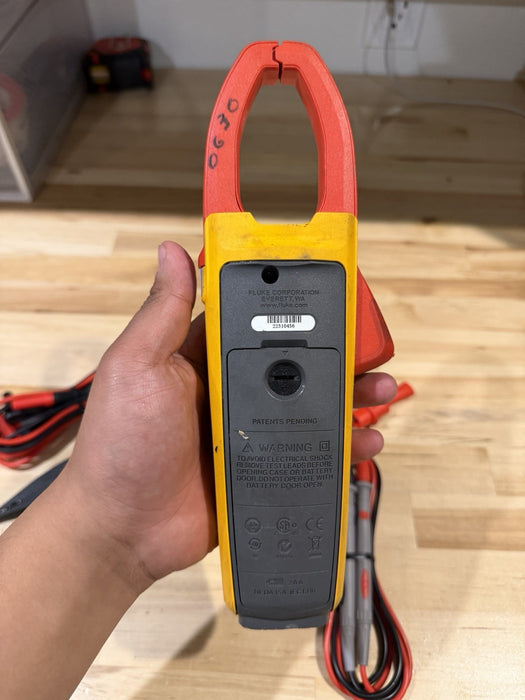 FLUKE 376 AC/DC TRUE RMS WIRELESS CLAMP METER W /LEADS & CLIPS -SHIPS FAST