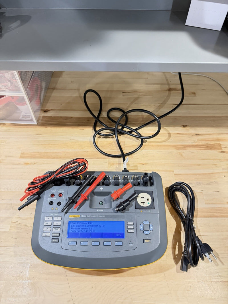 FLUKE ESA620 BIOMEDICAL ELECTRICAL SAFETY ANALYZER WITH CHARGER & LEADS