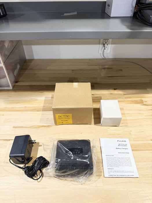 FLUKE BC7210 BATTERY CHARGER