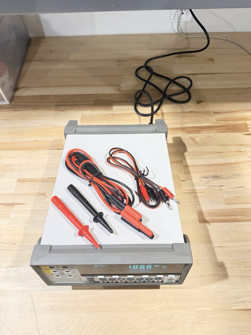 FLUKE 8808A 5.5 DIGITAL MULTIMETER WITH LEADS & CHARGER TESTED