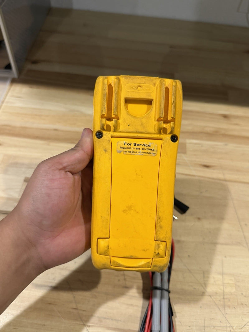 FLUKE 179 MULTIMETER W/ LEADS & CLIPS (SHIPS FAST)