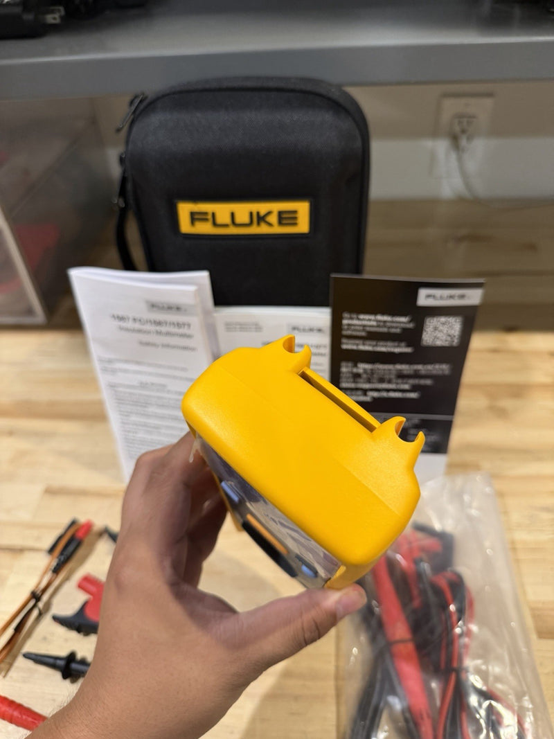 FLUKE 1577 INSULATION MULTIMETER W/ LEADS & CASE TESTED SHIPS FAST NEW