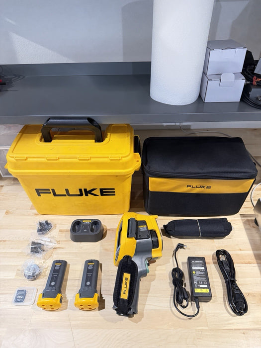 FLUKE Ti401-PRO 60HZ THERMAL IMAGER KIT W / ACCESSORIES - FREE SHIPPING