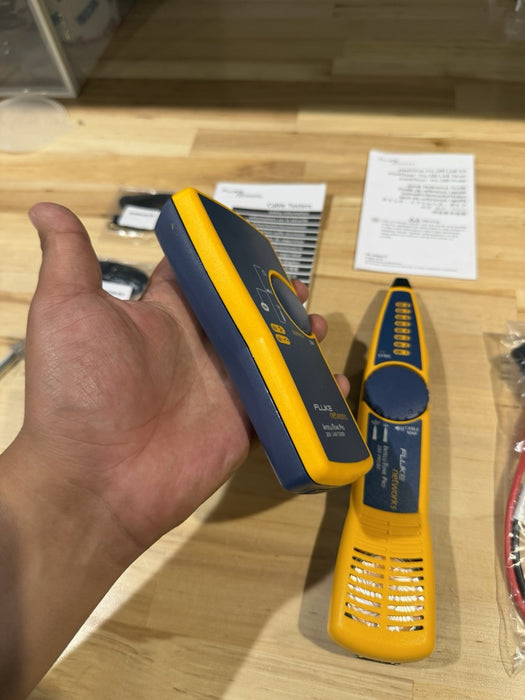 FLUKE NETWORKS INTELLITONE PRO 200 LAN TONER & PROBE Kit MT-8200-60-KIT