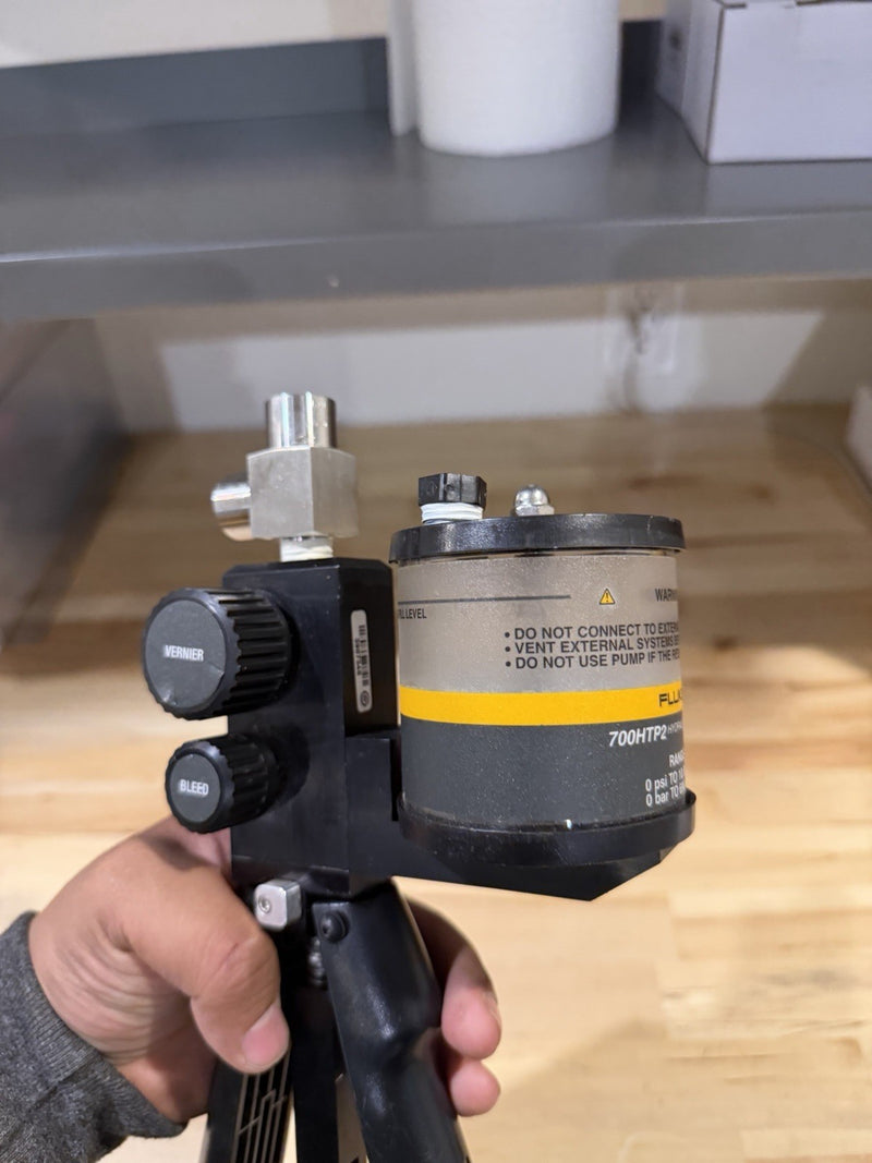 FLUKE 700HTP-2 HYDRAULIC TEST PUMP 10,000 PSI 690 BAR GREAT CONDITION TESTED
