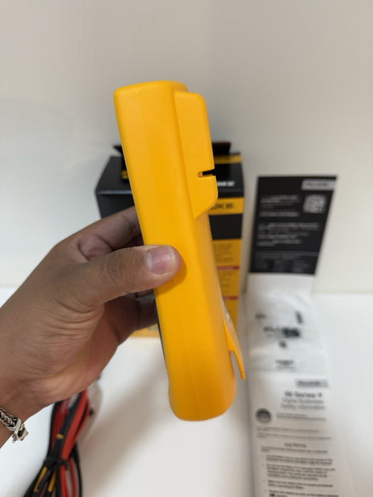 FLUKE 88V AUTOMOTIVE MULTIMETER (NEW FACTORY SEALED) CALIBRATED 2024 -SHIPS FAST