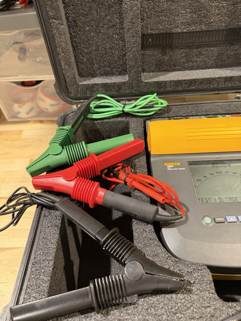 FLUKE 1550C 5KV INSULATION TESTER W LEADS & CASE - FREE SHIPPING