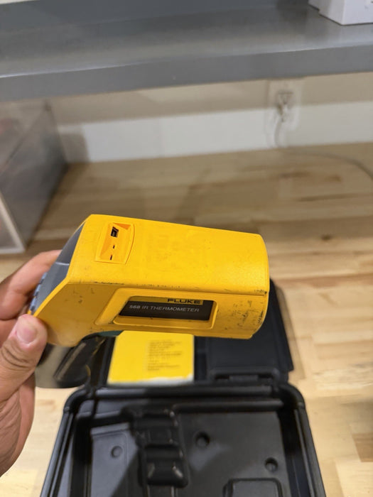 FLUKE 568 IR THERMOMETER WITH CASE TESTED