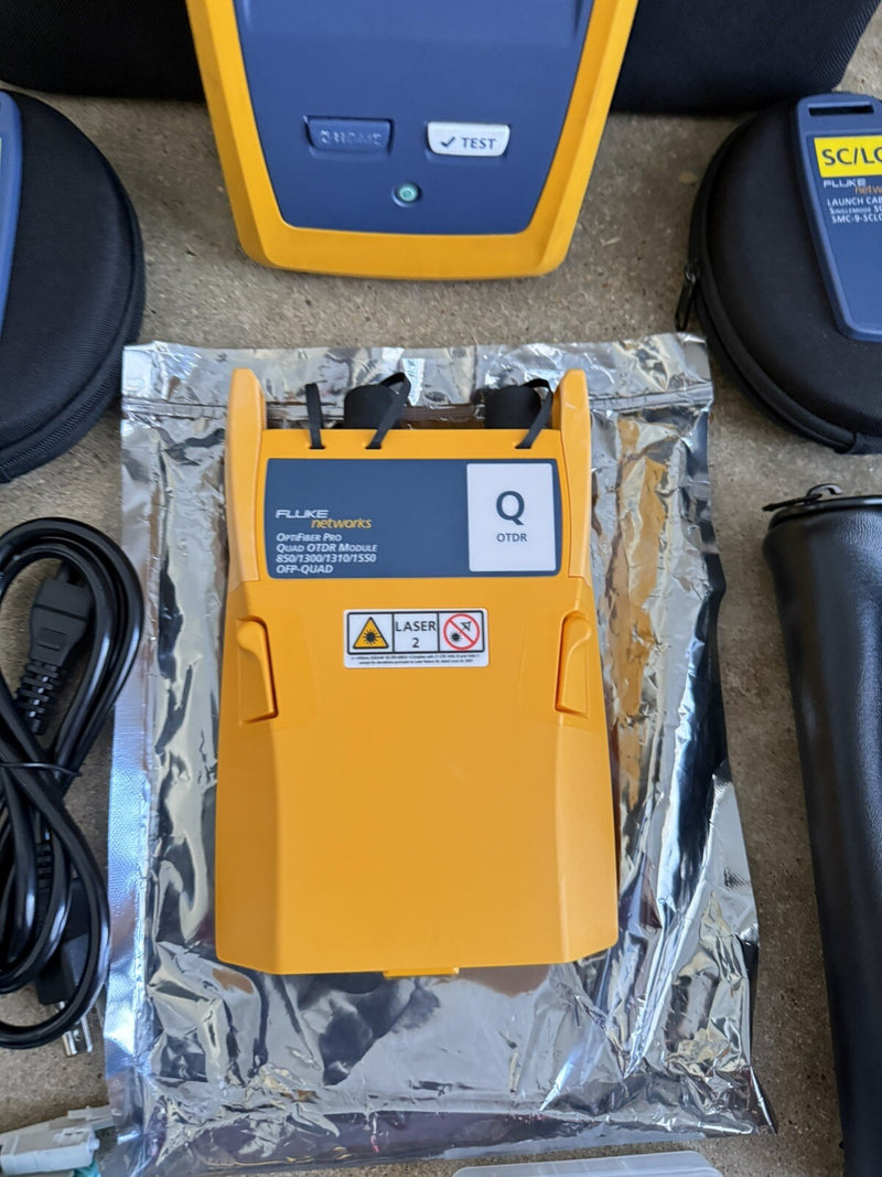 FLUKE NETWORKS VERSIV OPTIFIBER PRO OTDR KIT WITH QUAD OTDR MODULE & ACCESSORIES