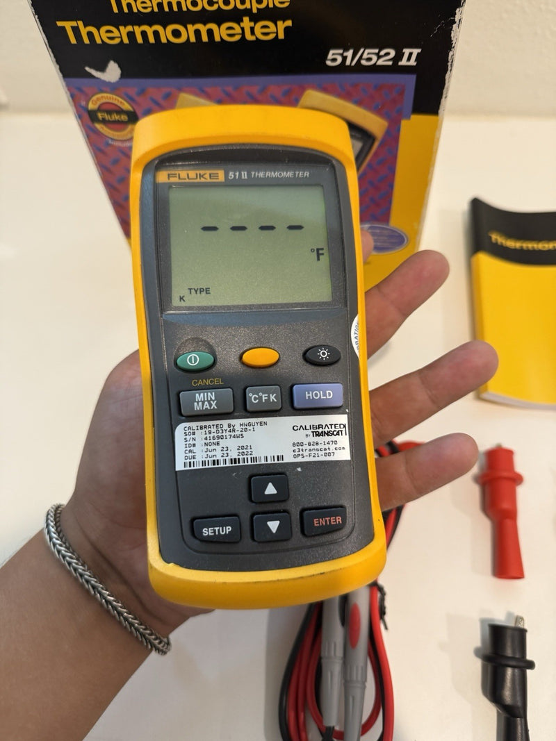 FLUKEE 51 II THERMOCOUPLE THERMOMETER WITH PROBE & LEADS TESTED