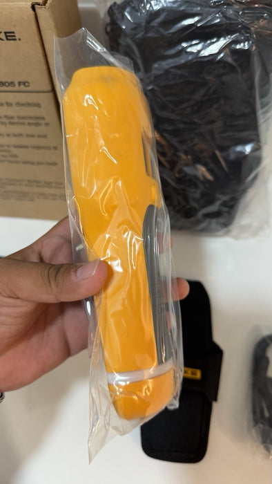 FLUKE 805 FC VIBRATION METER WITH ACCESSORIES