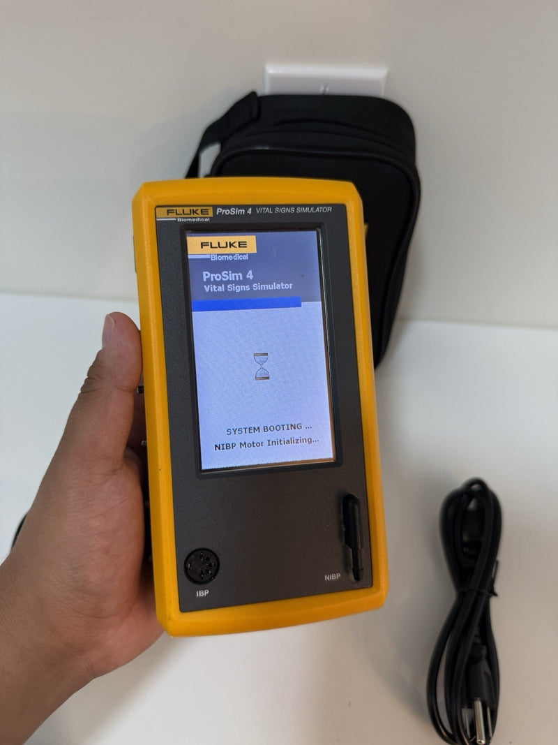 FLUKE PROSIM 4 VITAL SIGNS & ECG SIMULATOR WITH BAG & CHARGER TESTED