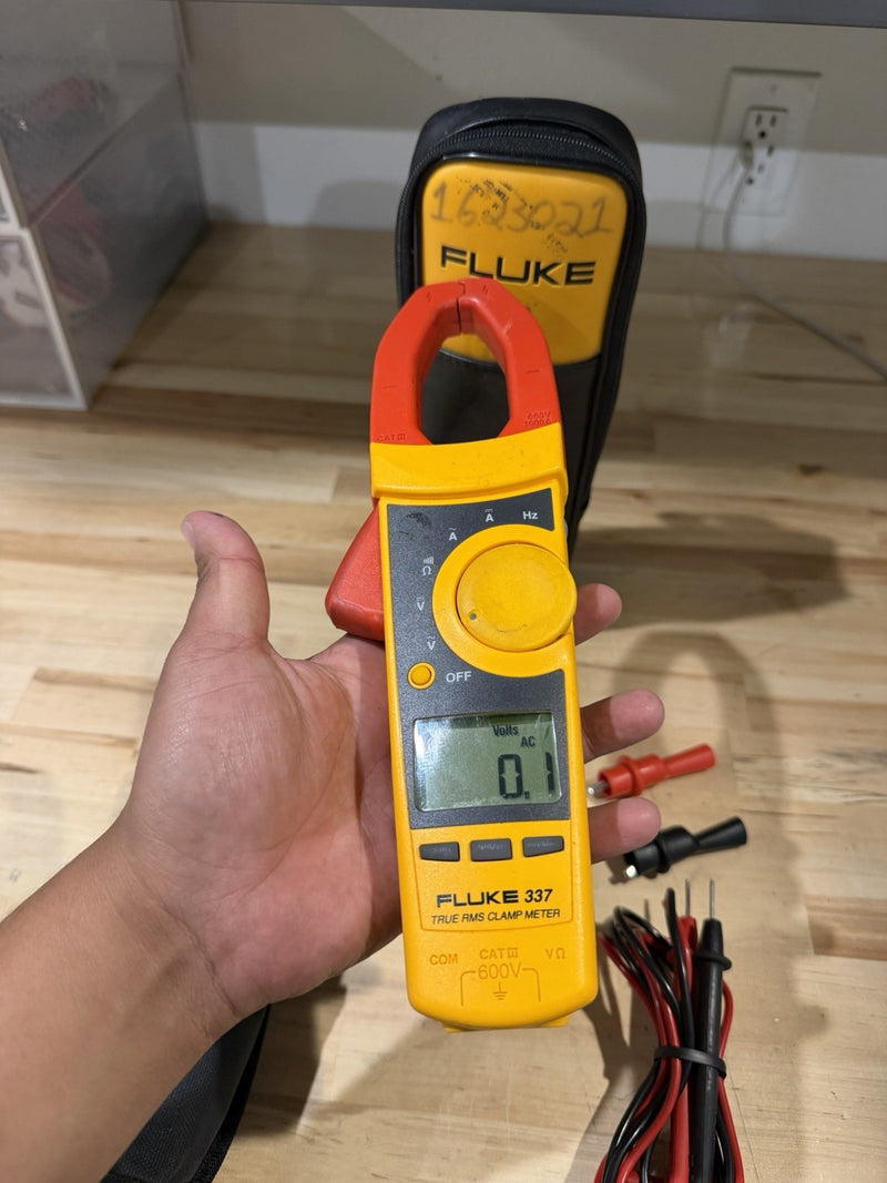 FLUKE 337 TRUE RMS AC/DC CLAMP METER WITH LEADS & BAG