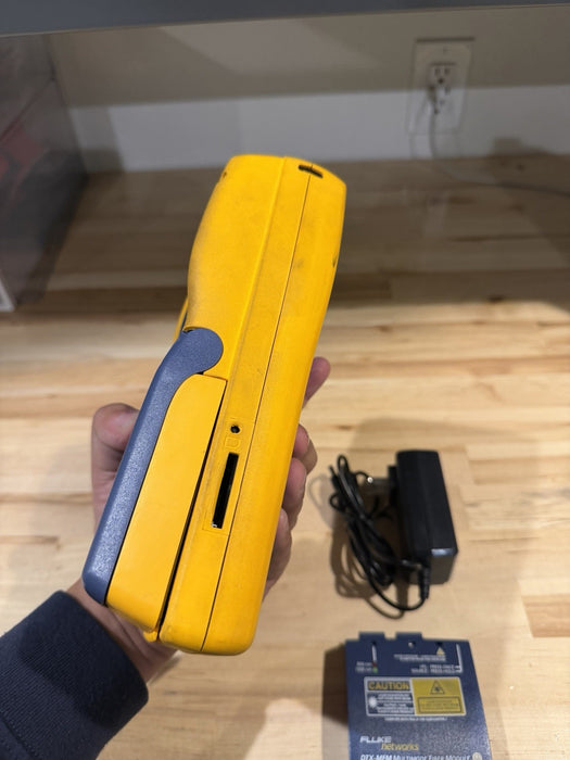 FLUKE NETWORKS DTX-1200 MAINFRAME & FIBER MODULE WITH CHARGER TESTED