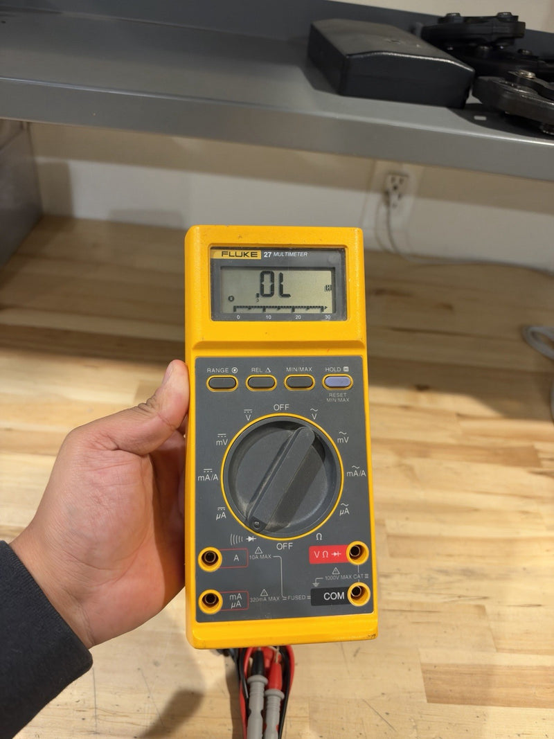 FLUKE 27 MULTIMETER W/ LEADS & CLIPS (TESTED) SHIPS FAST