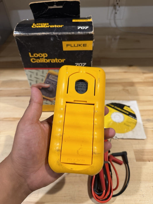 FLUKE 707 LOOP CALIBRATOR WITH ACCESSORIES