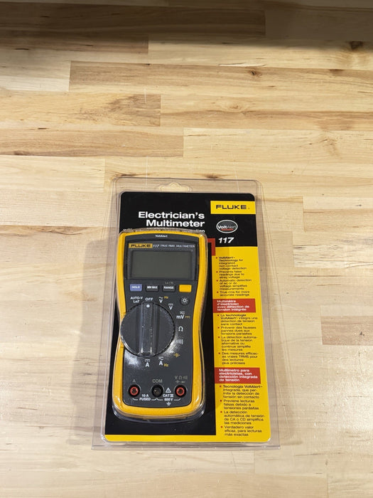 FLUKE 117 TRUE RMS MULTIMETER / NEW FACTORY SEALED - SHIPS FAST
