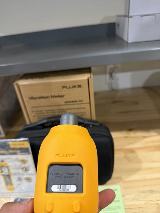 FLUKE 805 FC VIBRATION METER W / ACCESSORIES (NEW FACTORY SEALED) SHIPS FAST