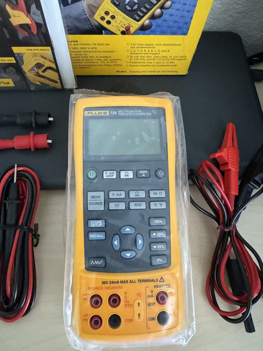 FLUKE 725 MULTIFUNCTION PROCESS CALIBRATOR WITH LEADS NEW SEALED
