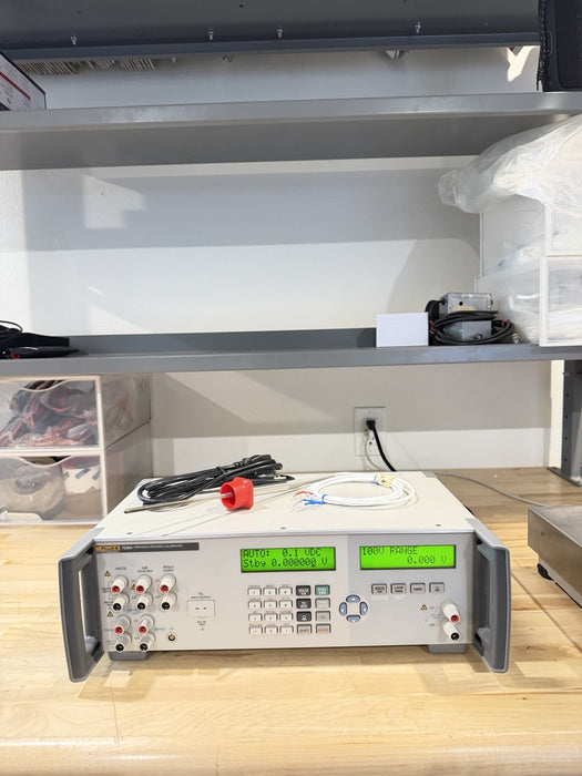FLUKE 7526A PRECISION PROCESS CALIBRATOR WITH PROBE & CHARGER TESTED