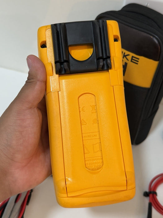 FLUKE 724 TEMPERATURE CALIBRATOR METER W/ LEADS & ACCESSORIES (TESTED)SHIPS FAST