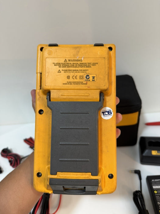 FLUKE 744 DOCUMENTING PRCESS CALIBRATOR WITH LEADS & CHARGER TESTED