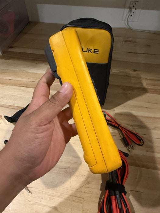 FLUKE 789 PROCESSMETER WITH LEADS & CLIPS TESTED