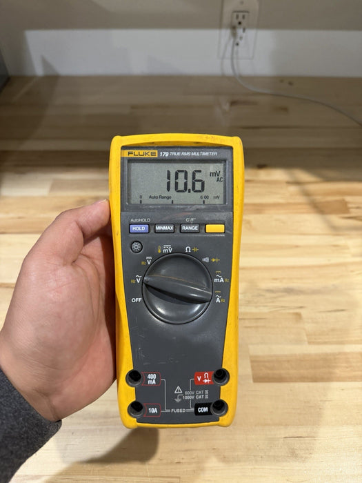 FLUKE 179 TRUE RMS MULTIMETER (PARTS ONLY) FOR PARTS DOESN’T WORK - SHIPS FAST