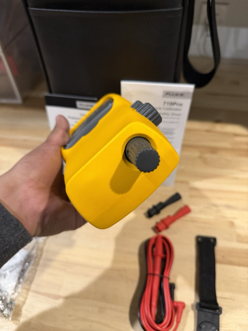 FLUKE 719PRO 30G PRESSURE CALIBRATOR KIT (PARTS ONLY) FOR PARTS