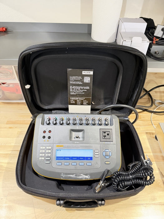 FLUKE ESA620 BIOMEDICAL ELECTRICAL SAFETY ANALYZER W/ CASE & CHARGER /SHIPS FAST