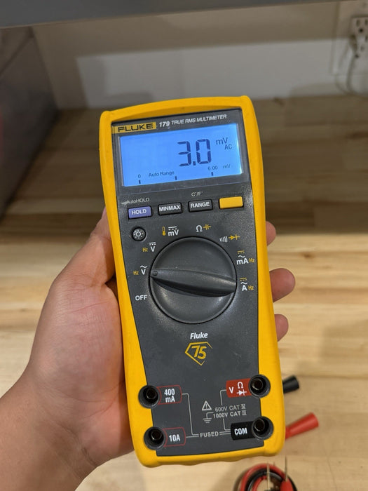 FLUKE 179 MULTIMETER W/ LEADS & CLIPS (SHIPS FAST)