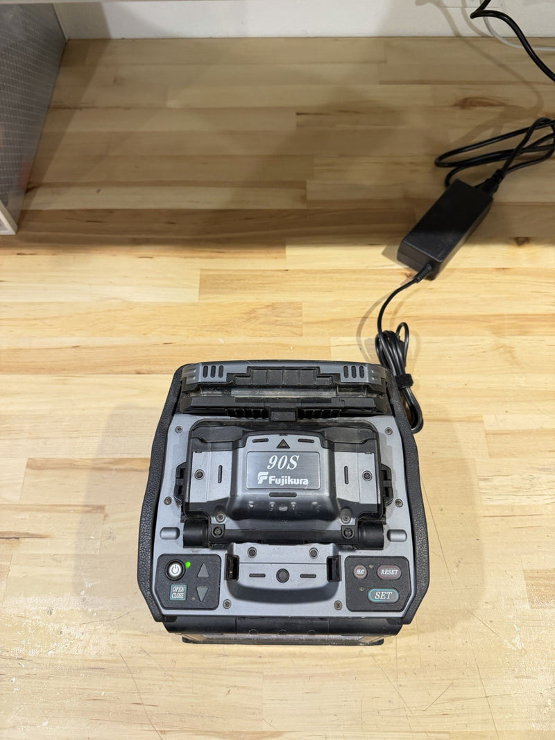 FUJIKURA 90S SM MM CORR ALIGNMENT FIBER FUSION SPLICER W/ CHARGER - SHIPS FREE