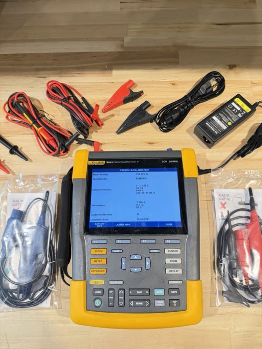 FLUKE 190M-2 MEDICAL SCOPEMETER SERIES III 2CH 200MHZ W/ ACCESSORIES (TESTED)
