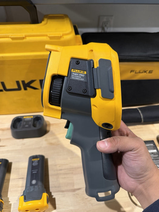 FLUKE Ti401-PRO 60HZ THERMAL IMAGER KIT W / ACCESSORIES - FREE SHIPPING