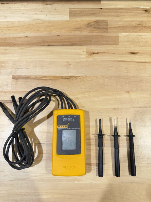 FLUKE 9040 DIGITAL PHASE ROTATION INDICATOR METER TESTED