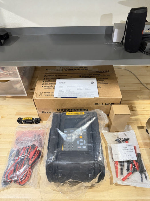 FLUKE 754 DOCUMENTING PROCESS CALIBRATOR W CALIBRATED 20262027