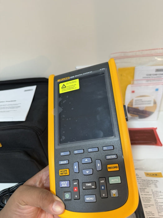 FLUKE 125B INDUSTRIAL SCOPEMETER 40MHZ(NEW FACTORY SEALED) FREE SHIPPING MFD2025
