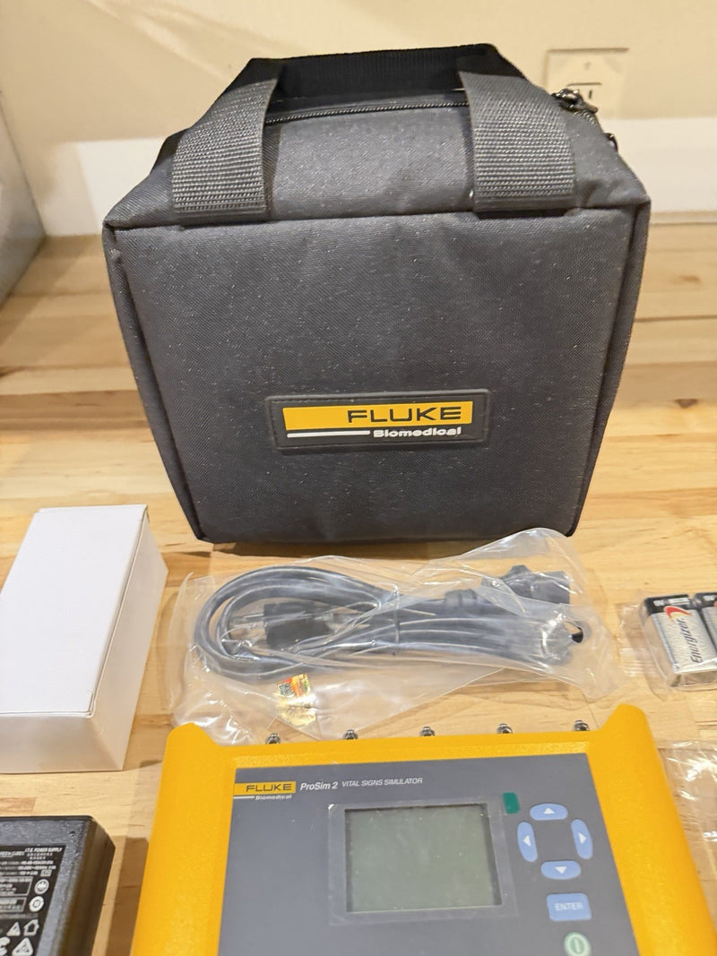 FLUKE BIOMEDICAL PROSIM 2 VITAL SIGNS SIMULATOR W/ ACCESSORIES (NEW)