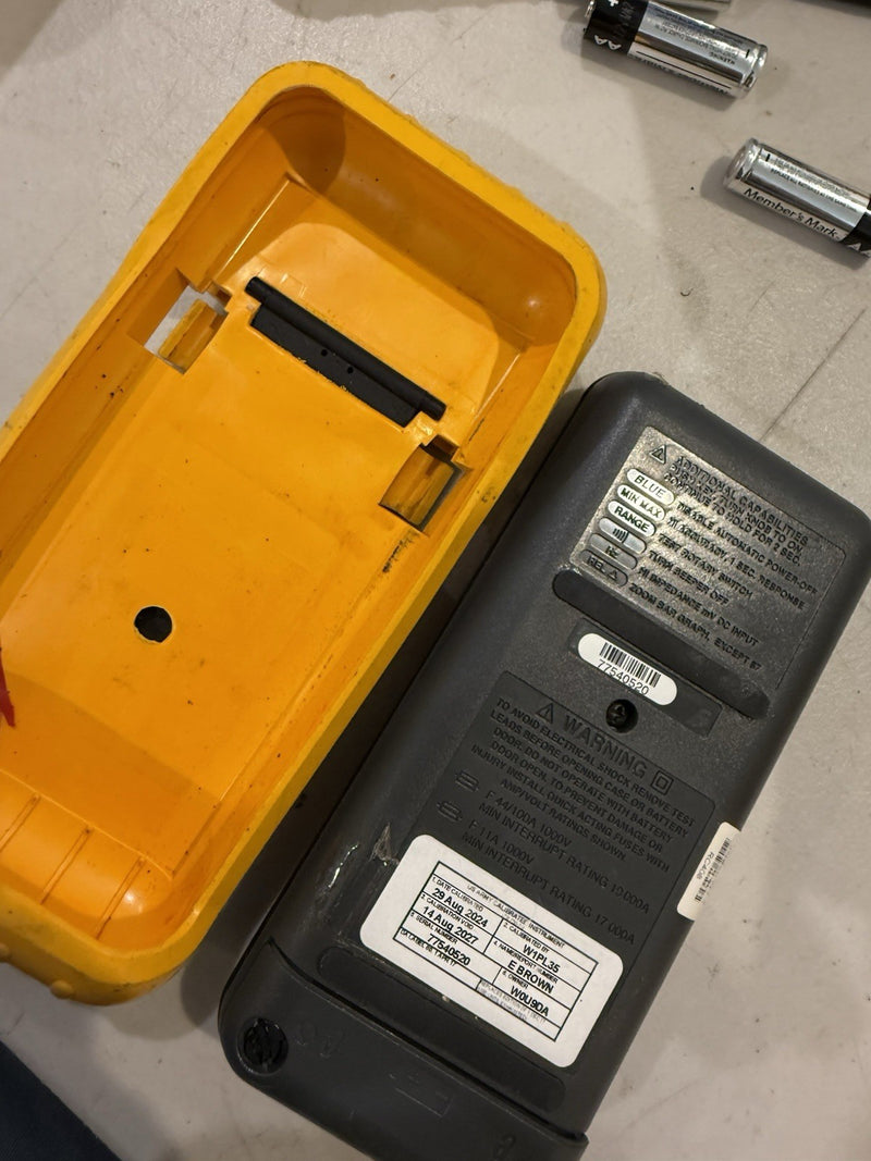 FLUKE 87 III TRUE RMS MULTIMETER WITH LEADS & CLIPS CALIBRATED 2027
