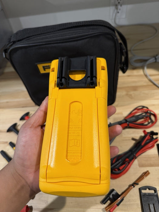 FLUKE 789 PROCESS METER W/ ACCESSORIES (TESTED) EXCELLENT CONDITION