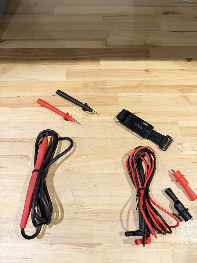 FLUKE 1507 INSULATION MULTIMETER W/ LEADS & CLIPS