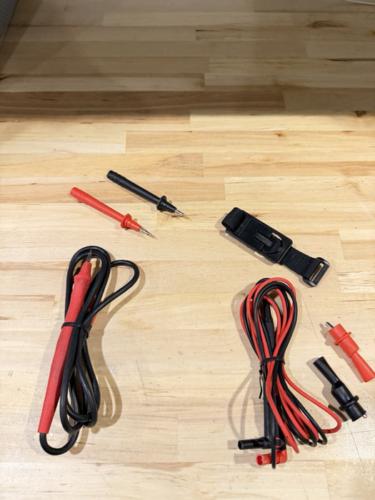 FLUKE 1507 INSULATION MULTIMETER W/ LEADS & CLIPS