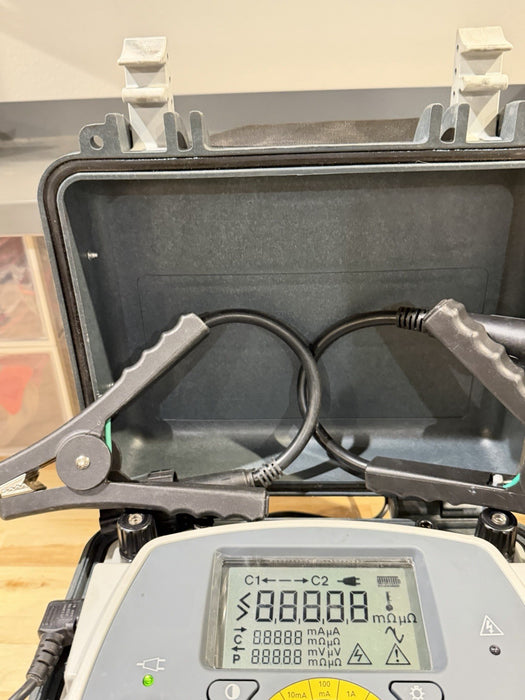 MEGGER DLRO10HD DIGITAL LOW RESISTANCE OHMETER WITH PROBES & CHARGER TESTED